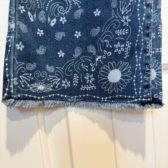 Levi's Denim Wide Leg Jeans with White Floral Boho Pattern - Picture 9 of 9